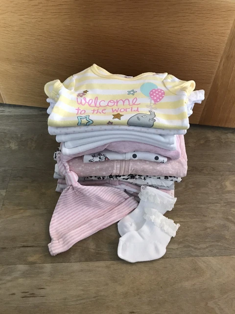 Bellissimo pacchetto di vestiti per bambine età neonato / 0-1 mese ottime condizioni. 10