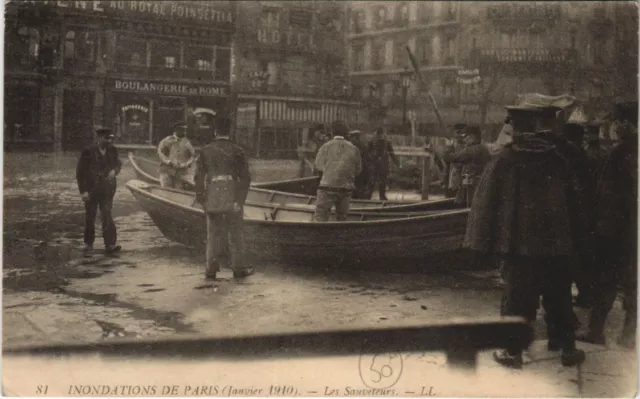 CPA AK Inondation 1900 PARIS Les Sauveteurs FRANCE (990915)
