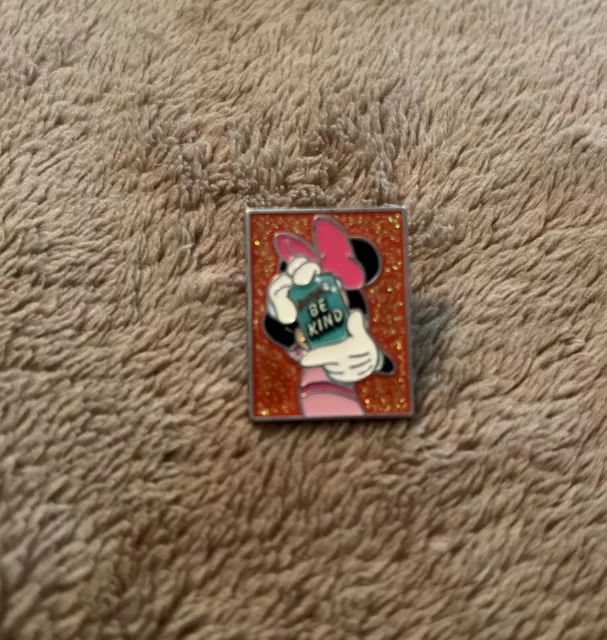 Disney Pins HKDL Minnie Mouse Be Kind Hong Kong Disneyland Pin