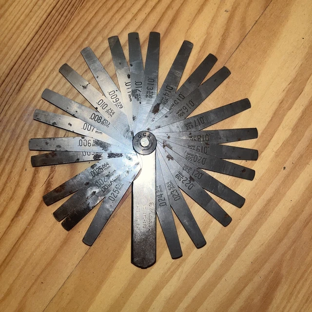 MITUTOYO NO. 950252 thickness gage gauge made in USA vintage with case