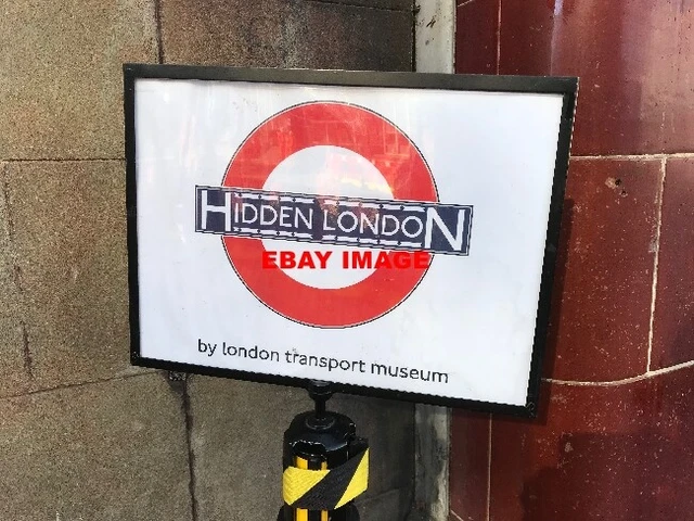 Underground Rundel PHOTO LONDON Underground Hidden London Roundel In Euston £1.65 ...