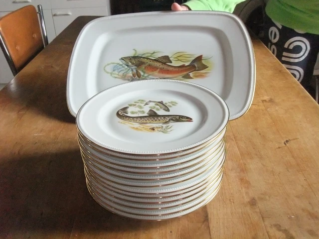Service de table en porcelaine de LIMOGES. Service à poisson 13 pièces