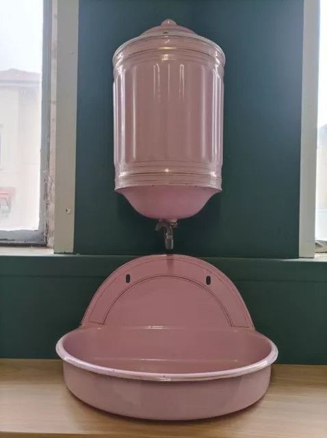 Rare Grande Fontaine Émaillée Rose Pâle