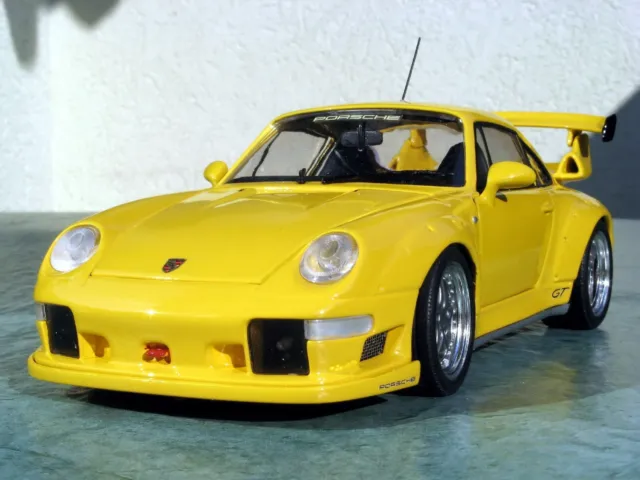 Porsche 911/993 GT2 EVO Street gelb + Vitrine - 1:18 - UT-Models