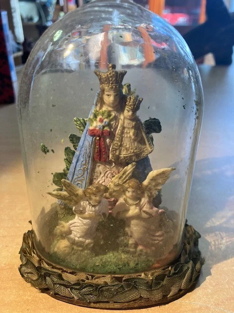 Ancien Globe Cloche De Verre Reliquaire Sainte Anne et L'Enfant Jésus Crucifix