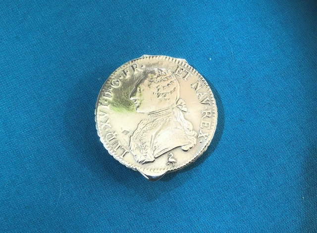 Ancienne boite ronde en argent massif écu de 1780 Piece Monnaie Louis XVI pilule