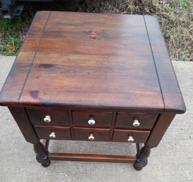 Old Tavern Pine Ethan Allen Side Table /  End Table    (EA-92)