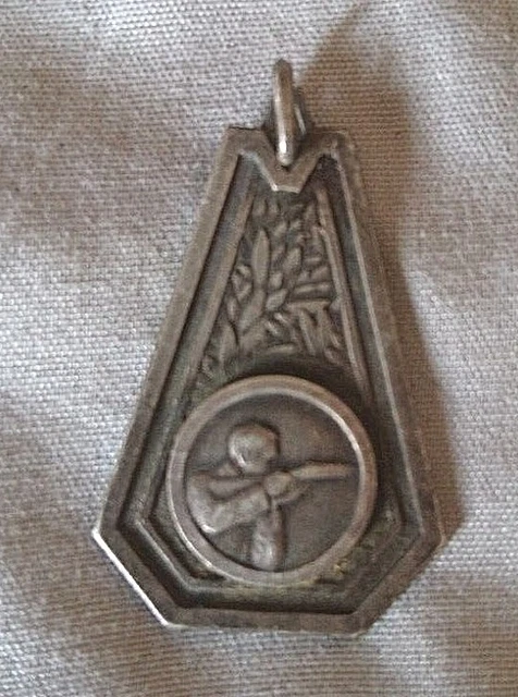 01 ANCIENNE BOUTEILLE SAINT RAPHAËL QUINQUINA VIDE POUR COLLECTION OBJET BISTROT