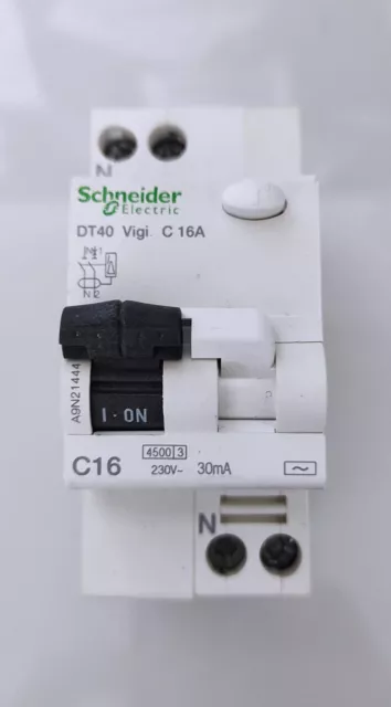 INTERRUPTEUR  DIFFERENTIEL C 16 Amp 30 mA SCHNEIDER REF 21444  DT 40  comme neuf