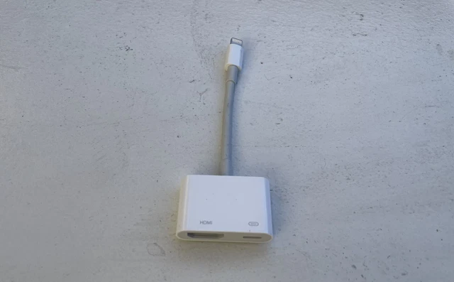 Apple MD826AM/A AV Adapter - White