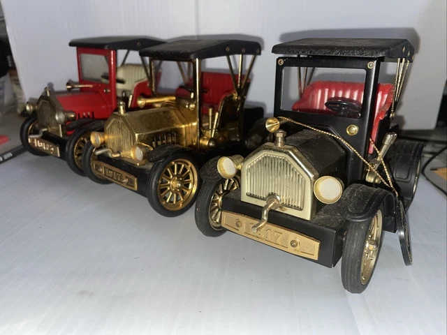 VINTAGE METAL BODY 1917 Model T Ford AM Transistor Radio Antique Car