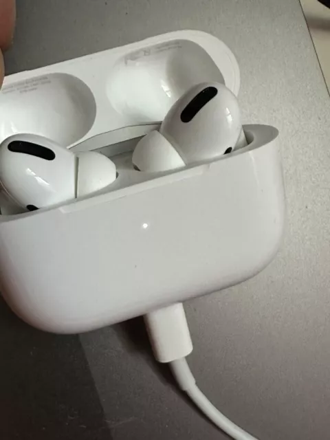 Apple AirPods Pro Set FOR PARTS OR REPAIR ONLY/ NO RETURNS