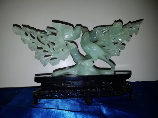 Jade Skulptur auf Holzsockel China Chinesische Jade 31 cm Sculpture Jade Carved