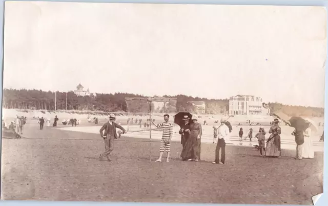 France, Bretagne, gens sur une plage, vintage albumen print, ca.1880 Tirage vint