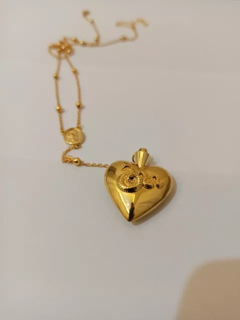 Katie's reunion cocaine carrying necklace with a spoon :  r/BravoRealHousewives