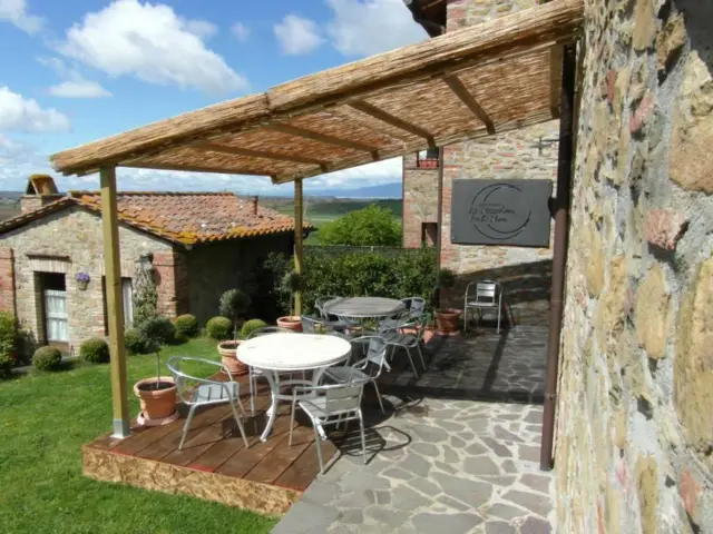 Pergola in legno addossata a parete in pino impregnato e staffe incluse