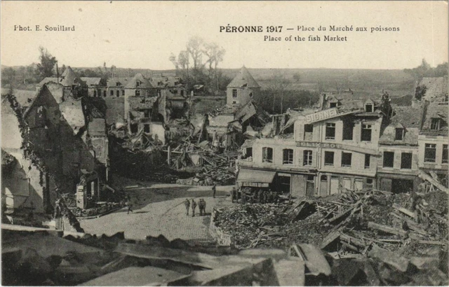 CPA Guerre Military PERONNE Place du Marché aux fish (807924)