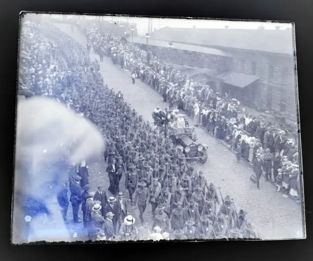 1910s glass plate negative Military Marching WW1 US flag Crowd Awesome Photo