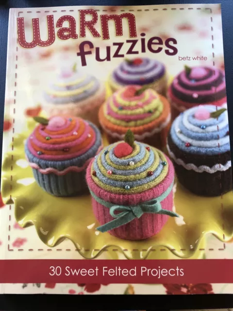 Cálidos pelusas: 30 proyectos de fieltro dulce ~ artesanías ~ reutilización ~ costura ~ regalos Usado en excelente condición