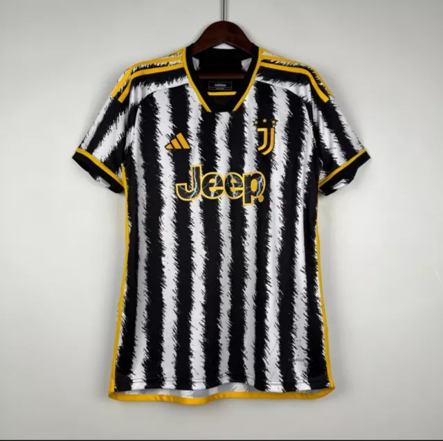 maglia o completo Juventus home 2023/24