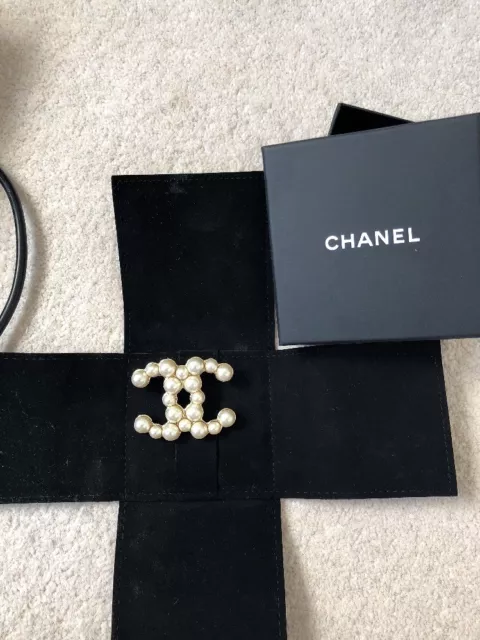 Chanel 2023 Faux Pearl Quilted Flap Bag CC Brooch - Black, Gold