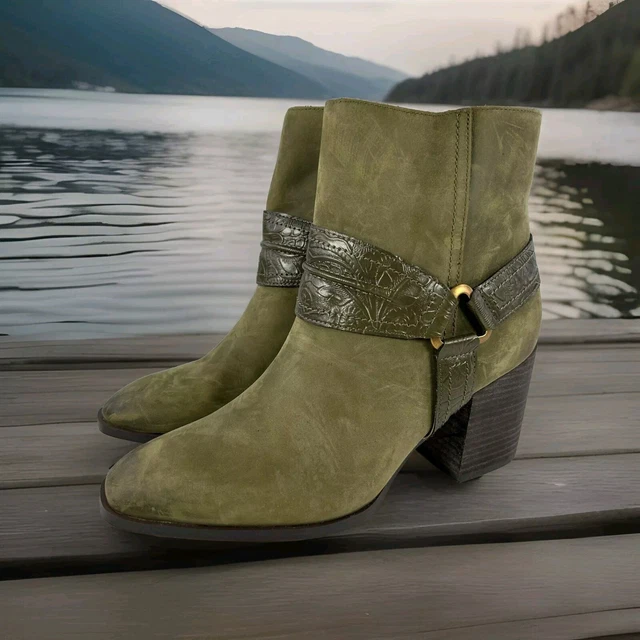 Boots, Women