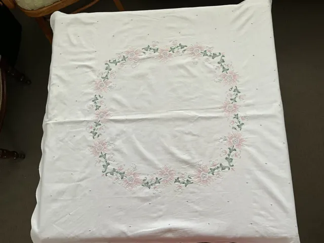 VINTAGE 80s SQUARE MACHINE EMBROIDERED PASTELS FLORAL BREAKFAST TEA TABLE CLOTH