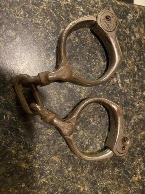 Antique 1899 Shackles Handcuffs 15b77 no keys padlock jail prisoner Bean Cobb