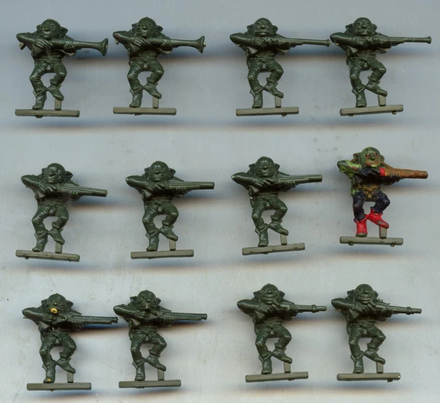 Lot D'environ 100 Figurines Warhammer En Plastique - Pièces Brisées Pour Conversion A46