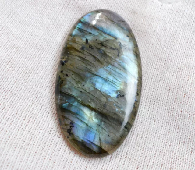 Labradorite 61 carats - cabochon pierre naturelle - Madagascar // CV72