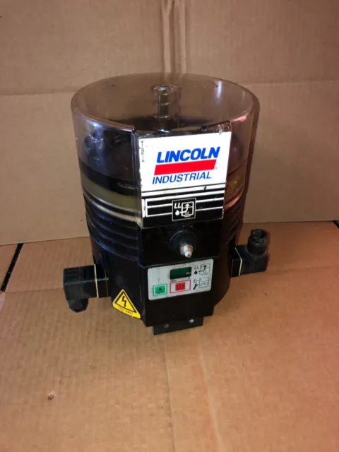 Lincoln Industrial Grease Pump 3000 PSI 120V  MODEL P30192611111