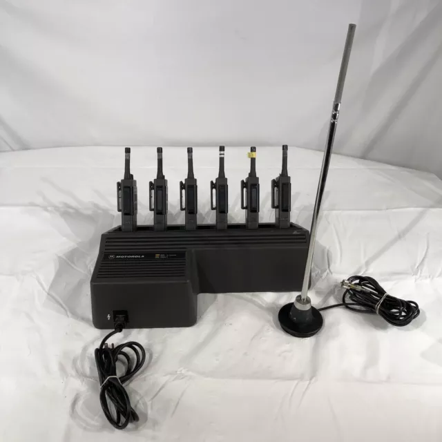 Vintage Motorola NLN7177A 6-Station Battery Charger w/ 6 Motorola EXPO Radios