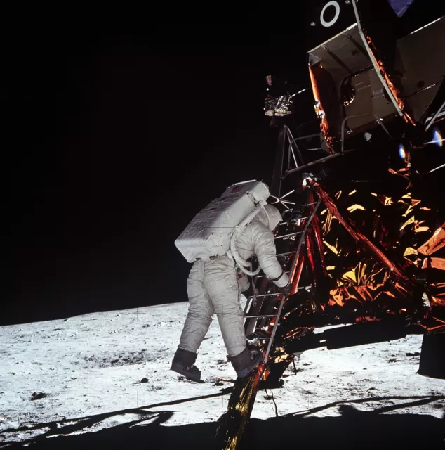 Photo Nasa - Apollo 11 - Buzz Aldrin descend du module lunaire