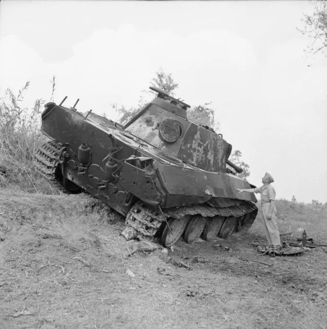 WW2  Photo WWII US Soldier Inspects Destroyed Panther Tank  World War Two / 1608