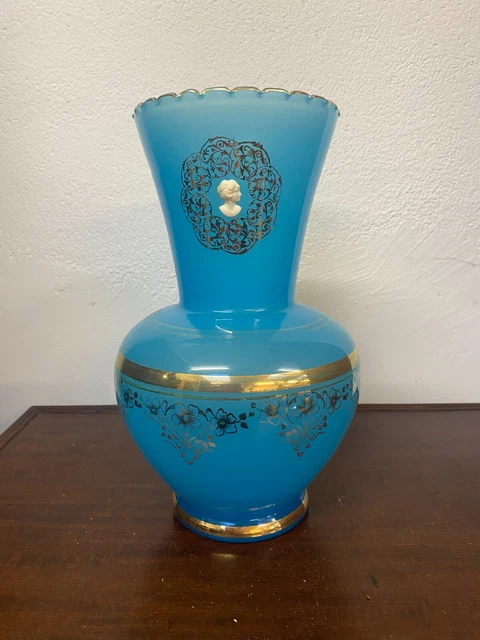 Pare de vase en verre opaln à décor de pavot