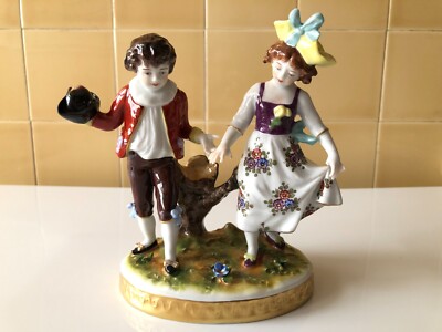 Berger Belle statuette de bergère  en porcelaine de Ludwigsburg XIXème 