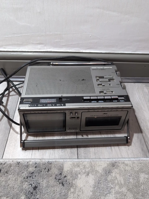 HITACHI PORTABLE TRIMODE Portable Combination TV Radio Tape
