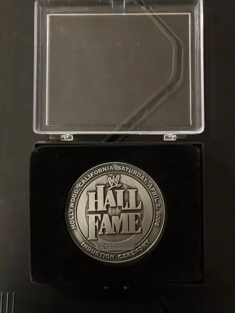 *RARE* WWE Hall Of Fame 2005 Coin WrestleMania 21 Hulk Hogan Rowdy Roddy Piper