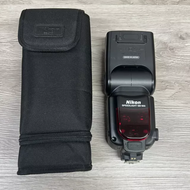 Nikon SB-900 Speedlight I-TTL Flash {Bounce, Swivel, Zoom} w/ SS-900 Case