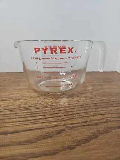 Vintage Glass Pyrex 8 Cup 2 Qt Large Measuring Cup Green Print EUC