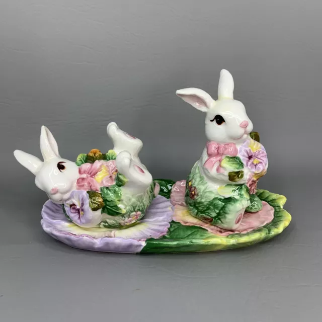 Corner Ruby Spring Collection Bunny Rabbit Salt Pepper Shakers with Tray 3-piece