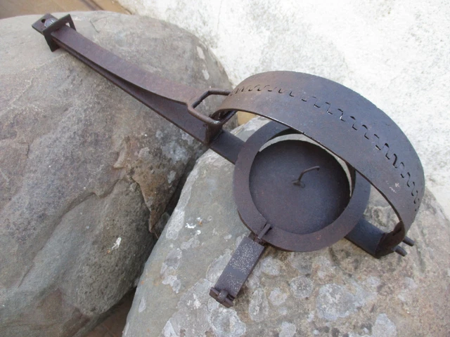Vintage Iron Blacksmith Handmade Hunting Trap Functional Museum Old Trapping