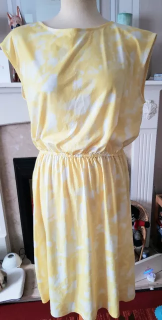 Lemon Pull On Ladies Summer Dress Size Medium  12 - 14