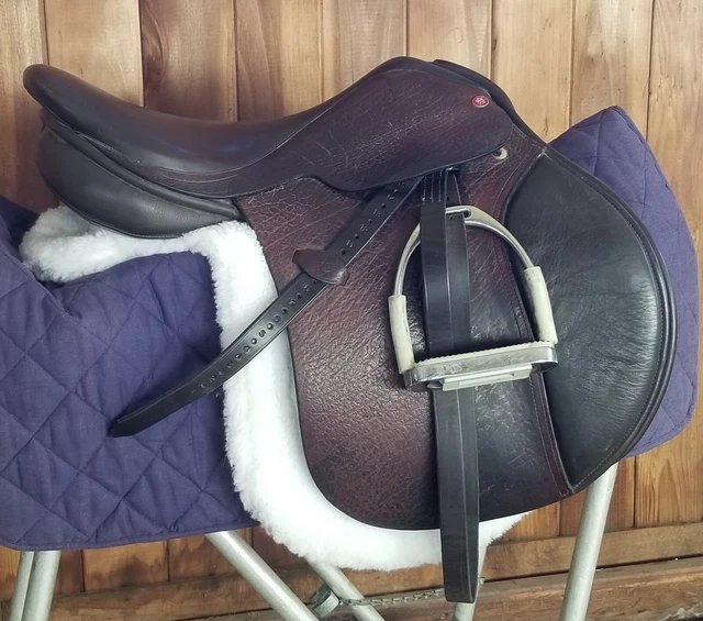 18” Arabian Saddle Company Lovatt & Ricketts Close Contact Saddle 18” Arabian Saddle Company Lovatt & Ricketts Close Contact Saddle