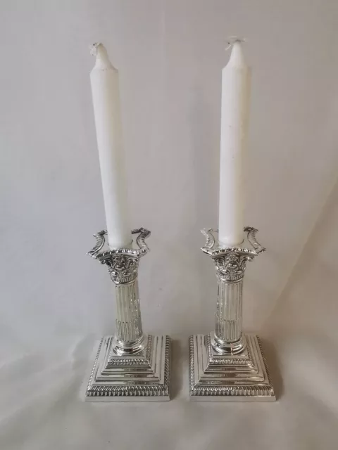 Paar Edwardian Korinthische Säulen Kerzenhalter