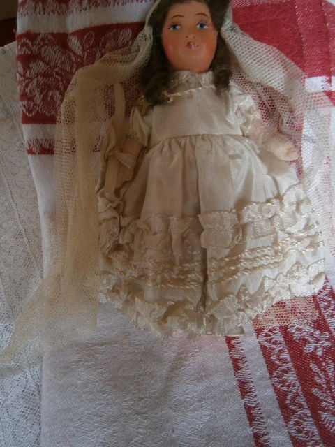 Poupée mignonette tête et corps porcelaine, bouche ouverte d - Lot 111