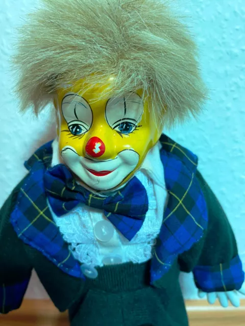 Deko Figur Clown mit Porzellan Kopf, Hände und Füße ca. 30 cm