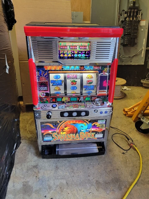 Vintage Savanna Park Medal Operated Slot Machine A-Type, Works. Includes Medals