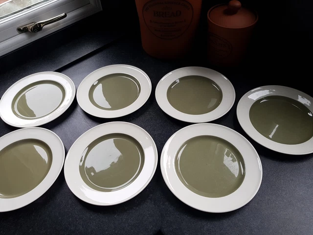 Vintage Wedgwood Barlaston &Etruria Moss Green (Medium sized 9")Plates X7