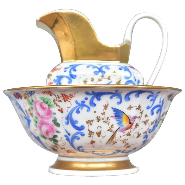Bassin Et Broc Toilette Dinette Poupée Ancienne En Porcelaine